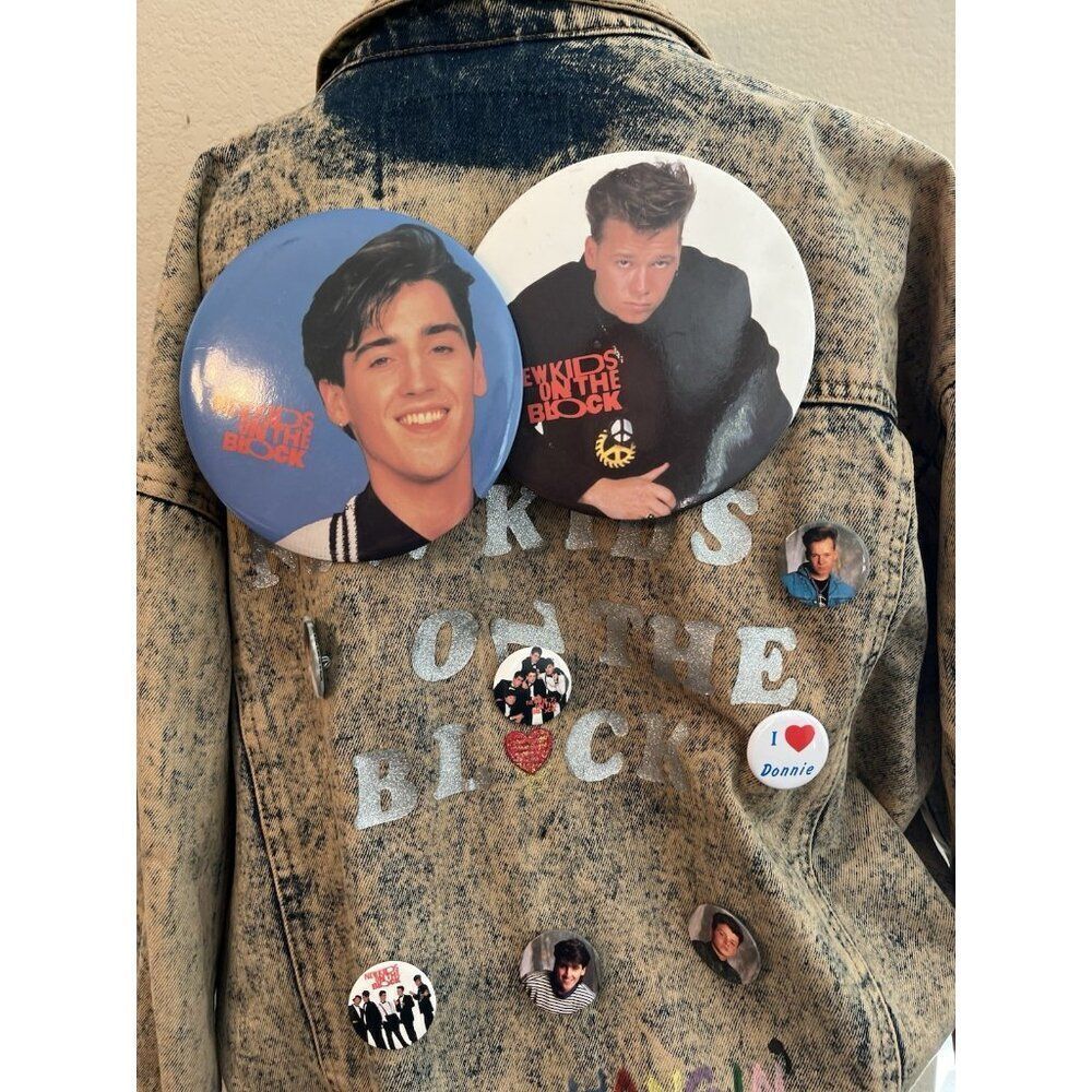 Small Acid Wash Denim Jacket Lot of 26 New Kids on The Block Buttons Donnie Joey - Picture 8 of 16